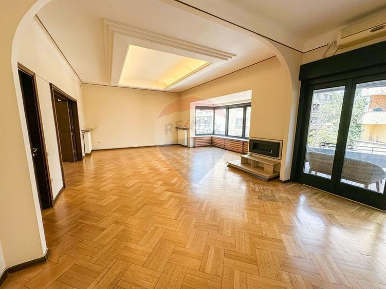 Birou, de 253 mp, în Romană