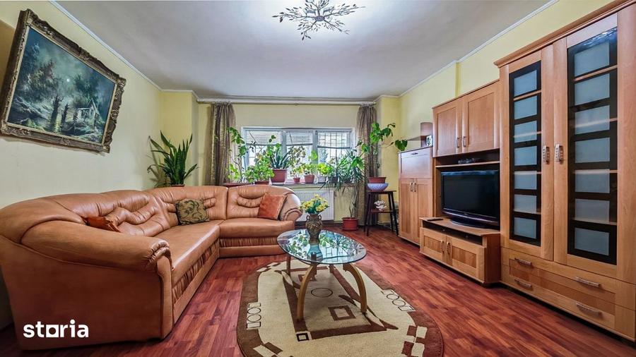 Apartament cu 3 camere decomandat în Sud