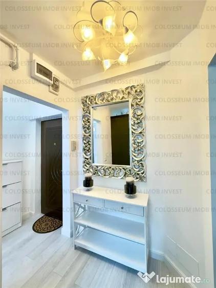 Apartament cu 3 camere semidecomandat în Centrul Civic