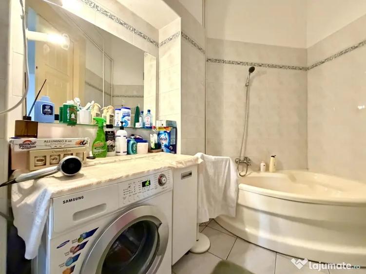 Apartament cu 4 camere semidecomandat, mobilat în Central
