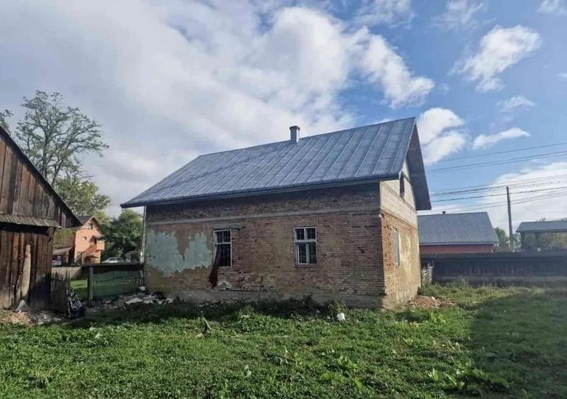 Casă individuală cu 4 camere cu Teren 1500 Mp în Horodnic de Sus