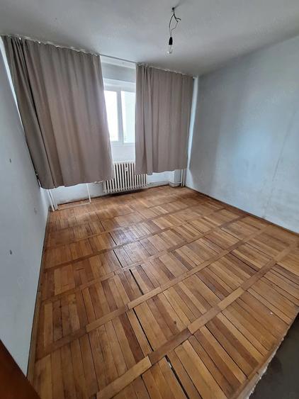 Apartament cu 3 camere decomandat în Dunărea
