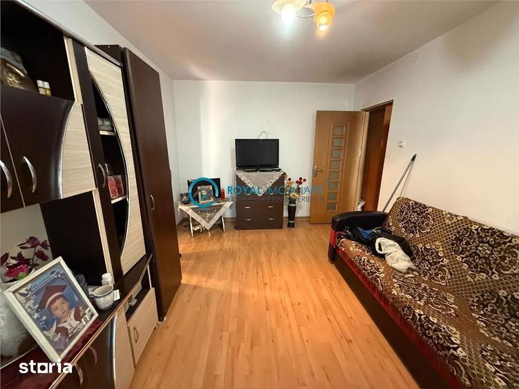 Royal Imobiliare - Vanzare Apartament zona Malu Rosu - 4