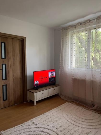 Apartament cu 3 camere semidecomandat, mobilat în Tudor Vladimirescu