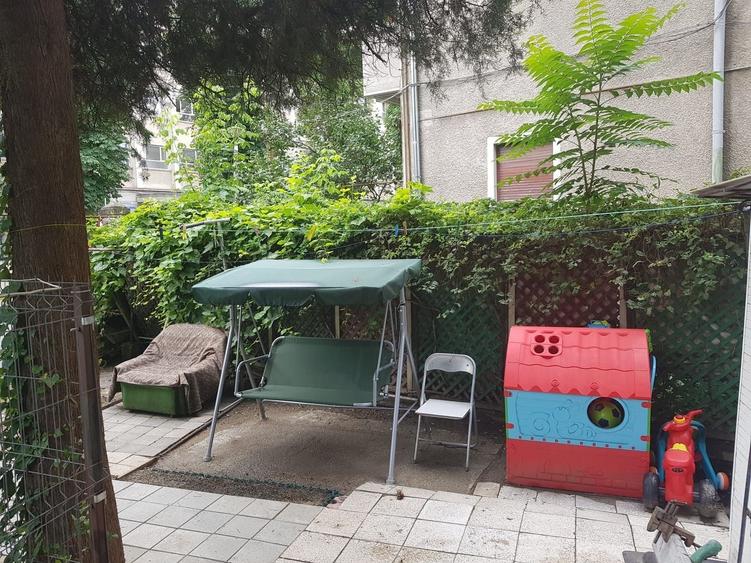 Casă individuală cu 4 camere cu Canalizare în Cotroceni