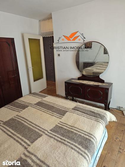 Apartament cu 3 camere decomandat în Cetate