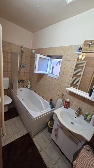 Casă individuală cu 3 camere cu Canalizare în 14 Mai