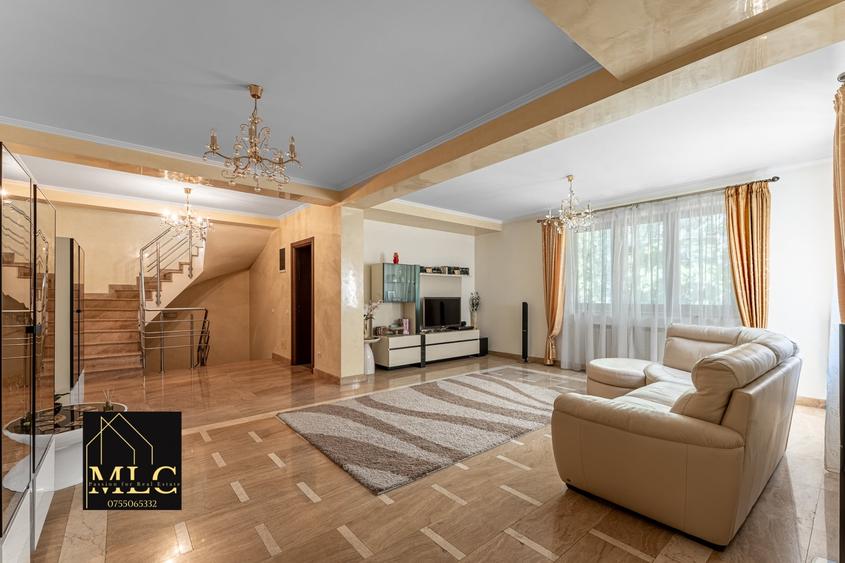 Duplex cu 7 camere cu Canalizare în Gorjului