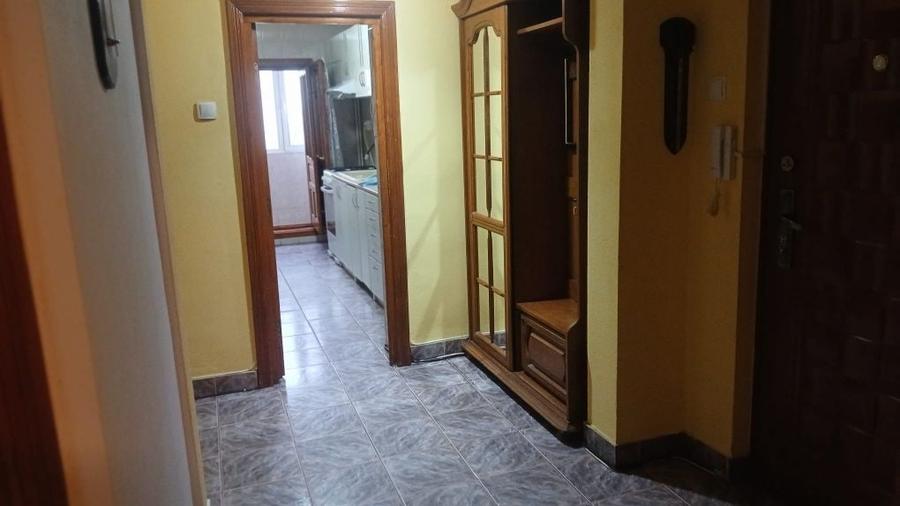 Apartament cu 3 camere decomandat în Sârbi