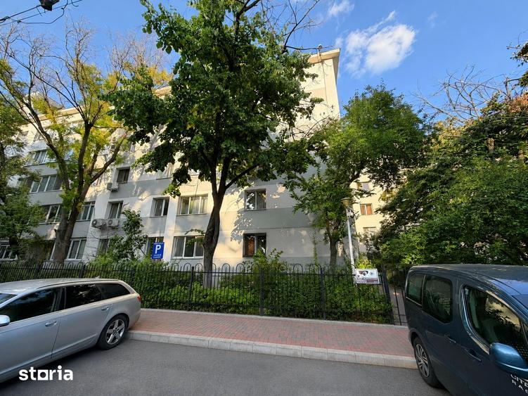Apartament cu 3 camere decomandat în Titan