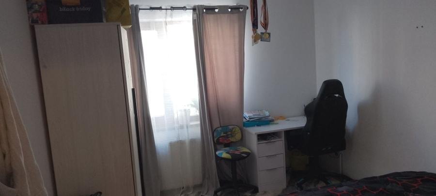 Apartament cu 3 camere semidecomandat în Florești