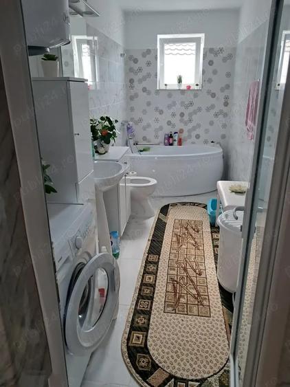 Casă cu 3 camere cu Teren 1446 Mp în Moinești