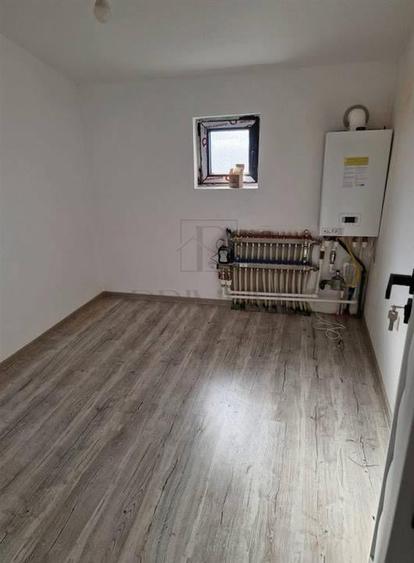 Casă individuală cu 4 camere cu Canalizare în Sânmihaiu Român