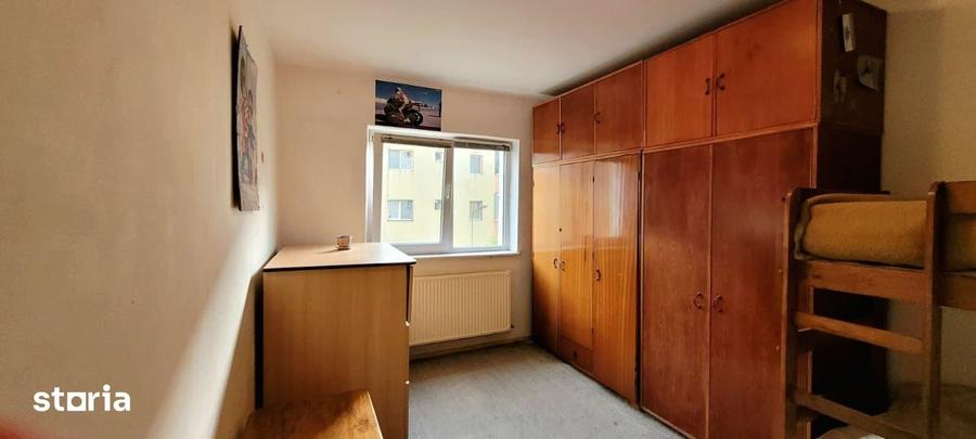 Apartament cu 4 camere semidecomandat în Central