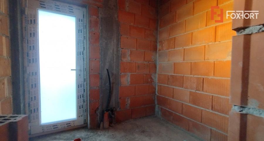 Casă individuală cu 5 camere cu Garaj în Becicherecu Mic