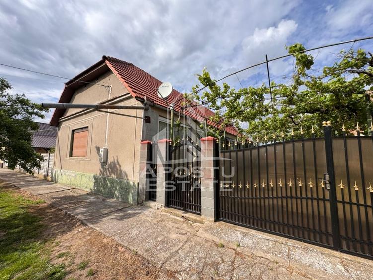 Casă individuală cu 15 camere cu Canalizare în Pesac