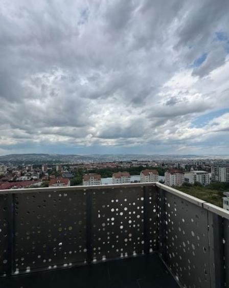 Apartament cu 3 camere semidecomandat, mobilat în Zorilor