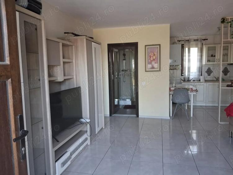 Casă cu 8 camere cu Teren 1000 Mp în Central