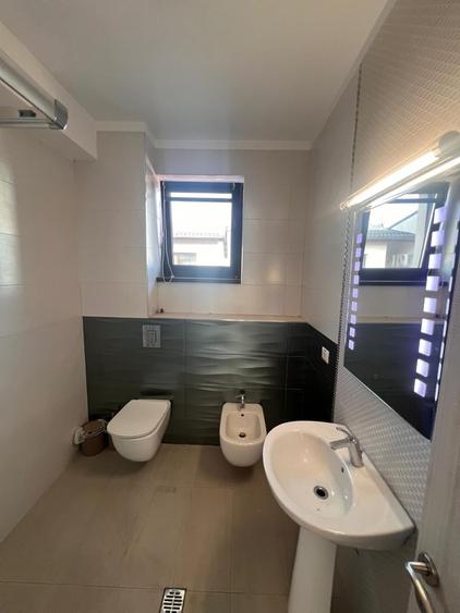 Penthouse cu 3 camere semidecomandat în Dorobanți