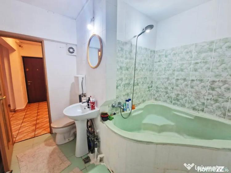Apartament cu 4 camere decomandat în Central