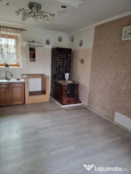 Casă cu 4 camere cu Teren 1724 Mp în Iaslovăț