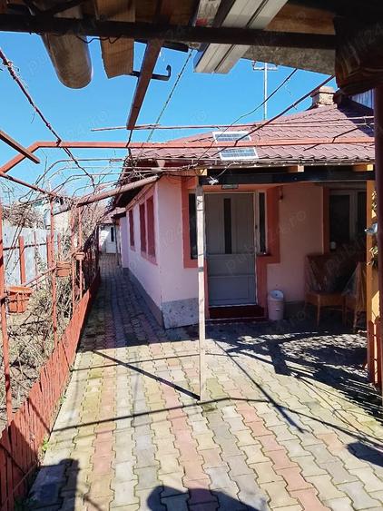 Casă cu 5 camere cu Teren 365 Mp în Poșta