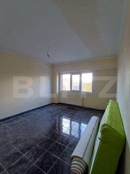 Apartament cu 3 camere semidecomandat, mobilat în Câmpia Turzii