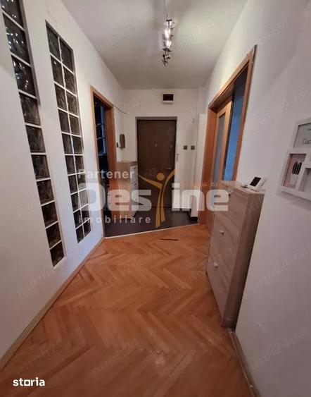 Apartament cu 3 camere decomandat în Est
