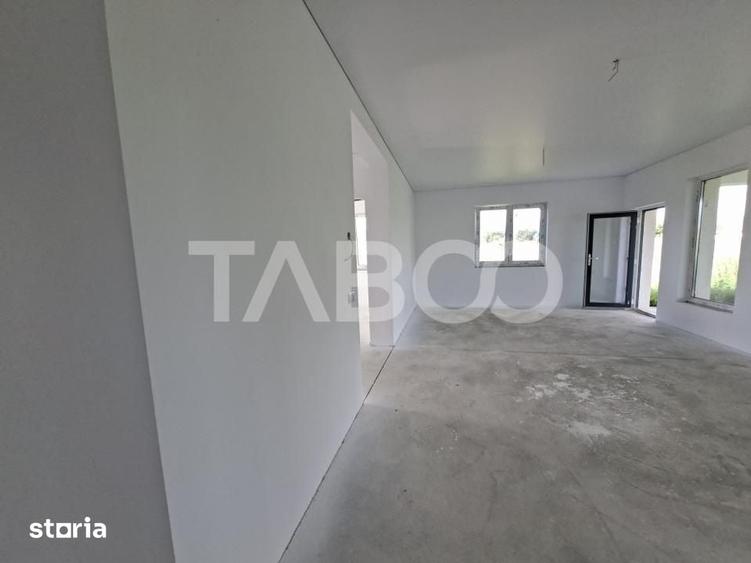 Casă cu 3 camere decomandat cu Teren 103 Mp în Cristian