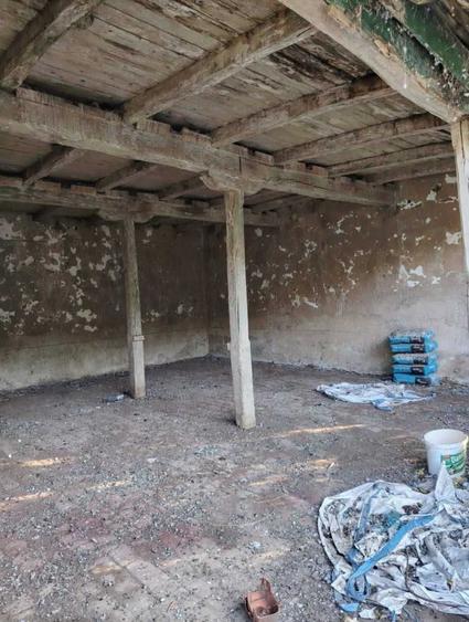 Casă cu 3 camere în Pădureni