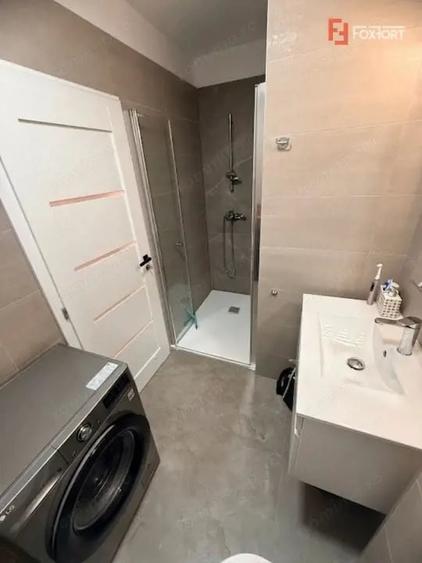 Apartament cu 3 camere decomandat, mobilat în Badea Cârțan