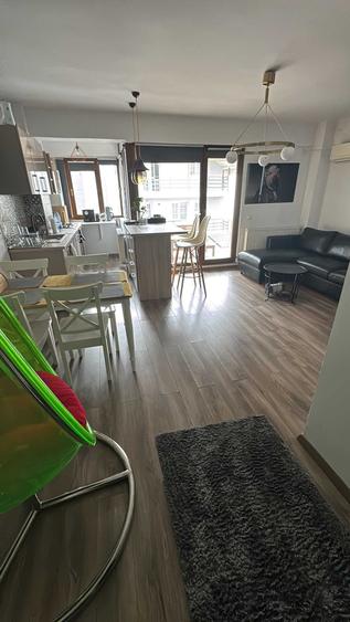 Apartament cu 2 camere semidecomandat în Băneasa