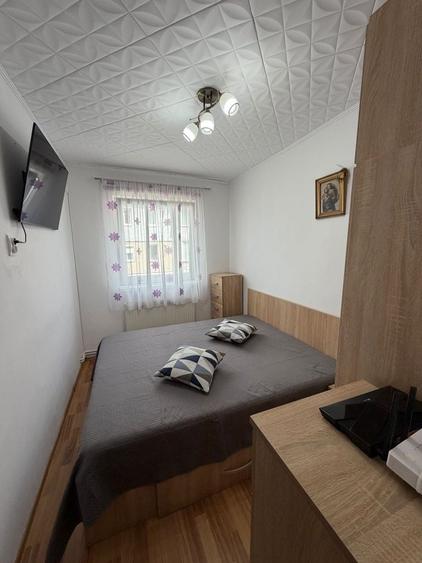 Apartament cu 3 camere semidecomandat în Vitrometan