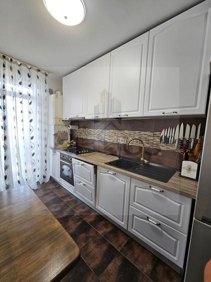 Apartament cu 2 camere decomandat, mobilat în Sud