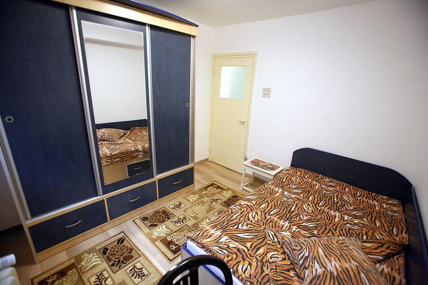 Apartament cu 3 camere decomandat în Drumul Taberei