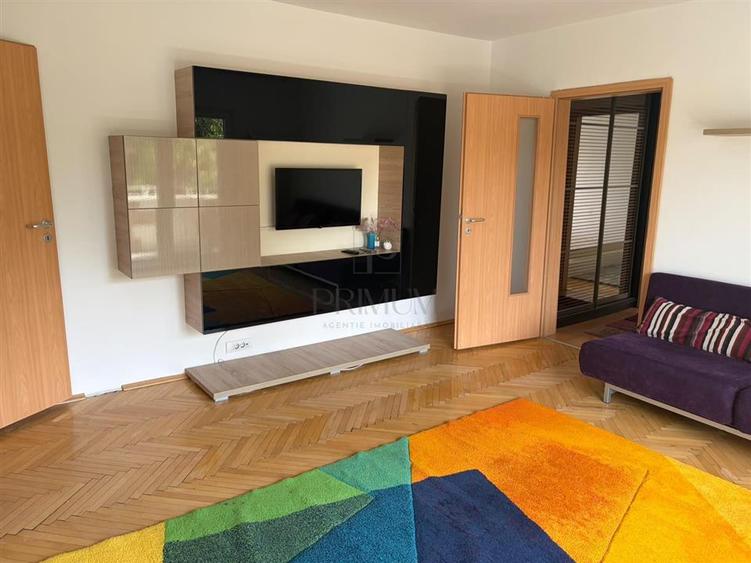 Apartament cu 3 camere semidecomandat în Complex Studențesc