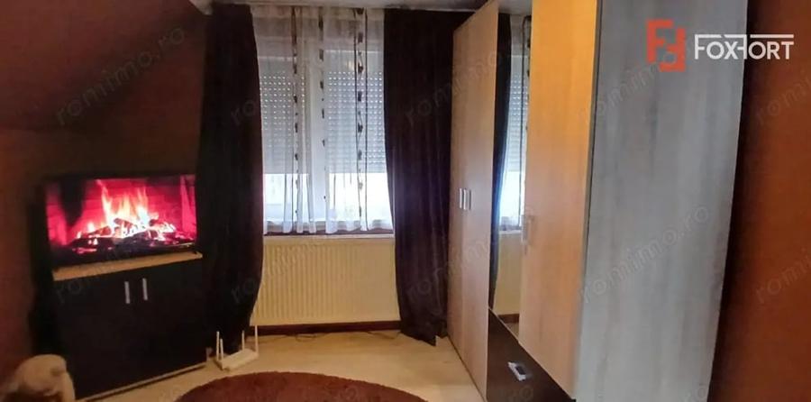 Casă cu 5 camere cu Teren 845 Mp în Sânmihaiu Român