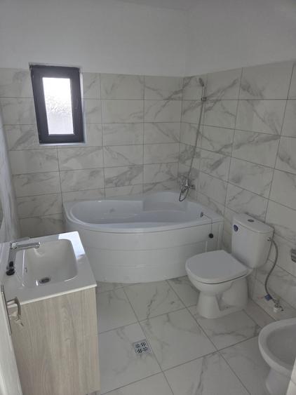 Casă cu 3 camere în Preajba
