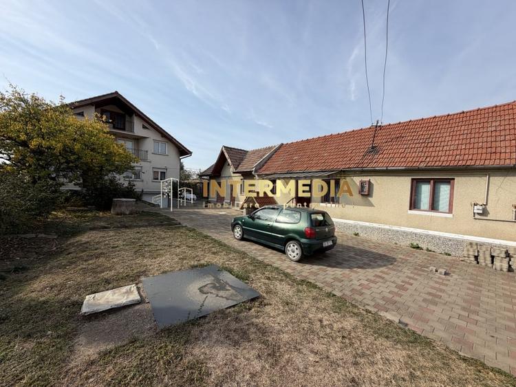 Casă individuală cu 10 camere cu Teren 4100 Mp în Vințu de Jos