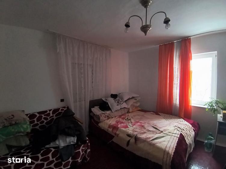 Casă cu 4 camere cu Teren 1500 Mp în Adâncata