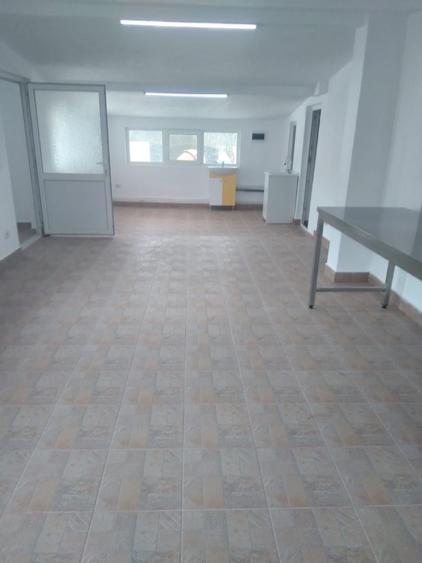 Spațiu comercial, de 200 mp, în Valea