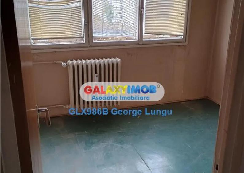 Apartament cu 4 camere semidecomandat în Drumul Taberei