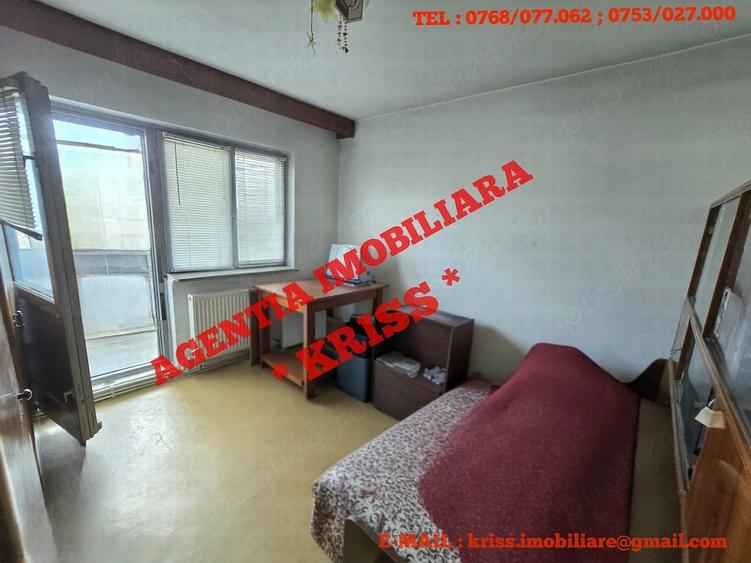 Apartament cu 3 camere decomandat în Craiovei