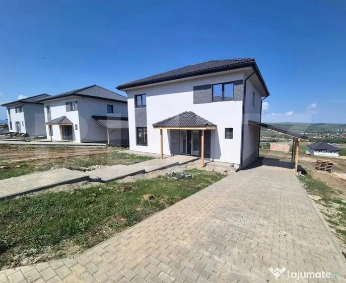 Casă cu 4 camere cu Teren 755 Mp în Jucu