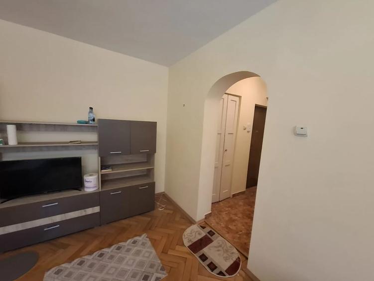 Apartament cu 2 camere semidecomandat în Tomis III