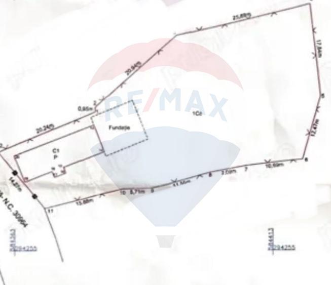 Casă cu 3 camere cu Teren 1400 Mp în Vărăști