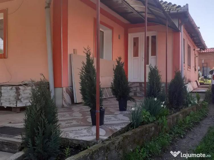 Casă cu 5 camere în Bonț