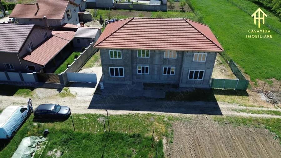 Casă cu 3 camere cu Teren 220 Mp în Central