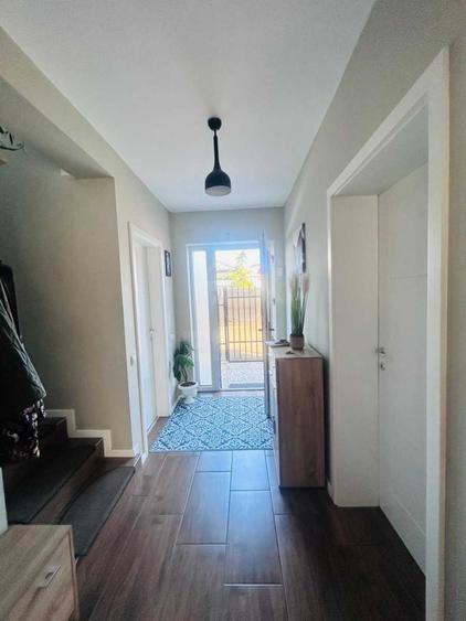 Duplex cu 5 camere cu Canalizare în Florești