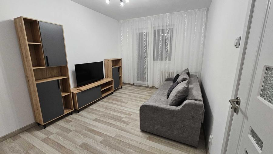 Apartament cu 2 camere decomandat în Podu Roș